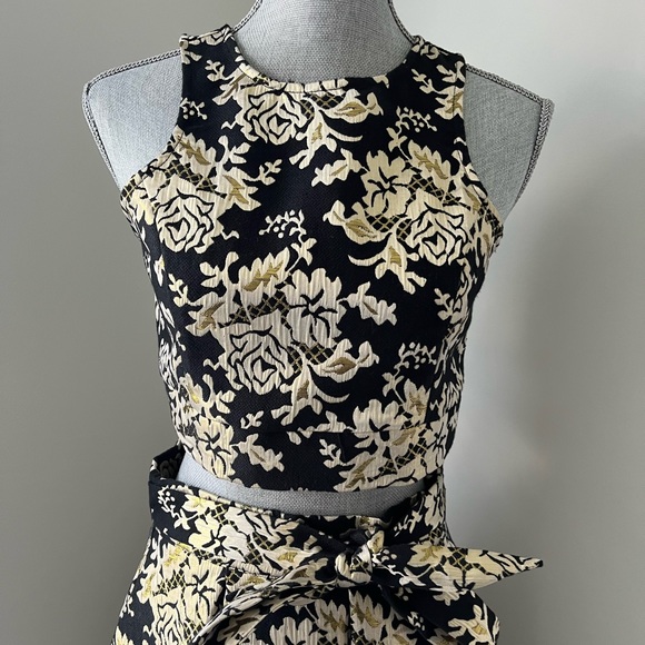 NWOT 2 piece set! Black gold crop top & high low matching skirt SIZE S ADORABLE! - Picture 4 of 10